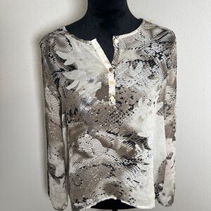 AKIRA Monochrome Floral Patterned Blouse